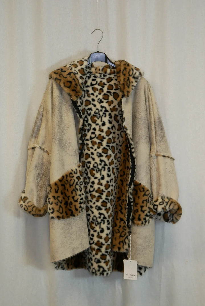 Keinonahkainen takki leovuorella Säde