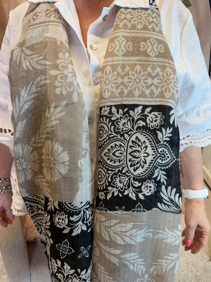 Huivi kuviolla - Orvokki