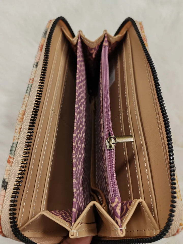 Monivärinen lompakko