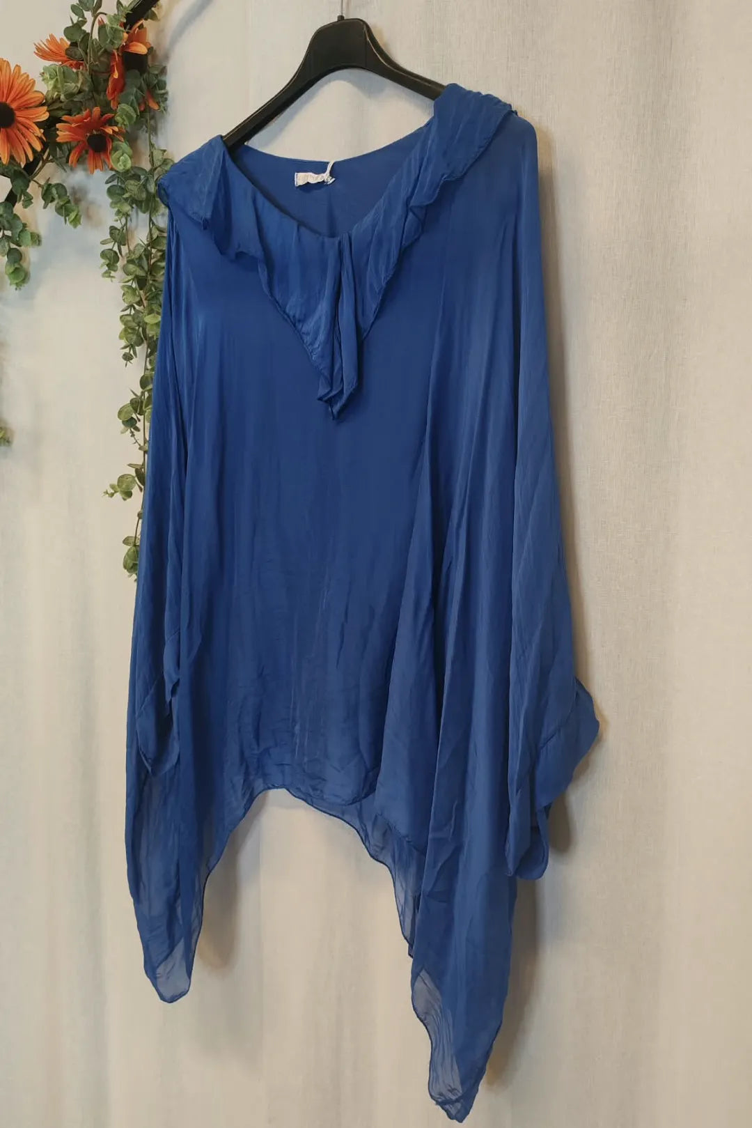 Silkkipusero frillakaulauksella - Titta