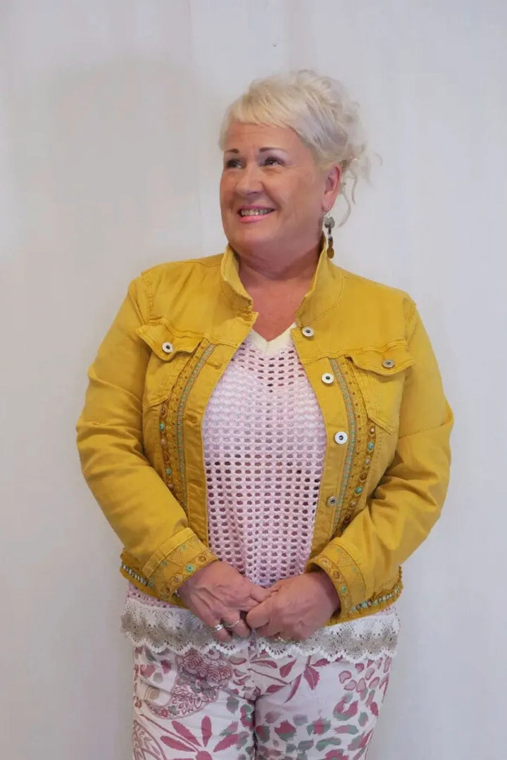 Farkkutakki kirjailuilla