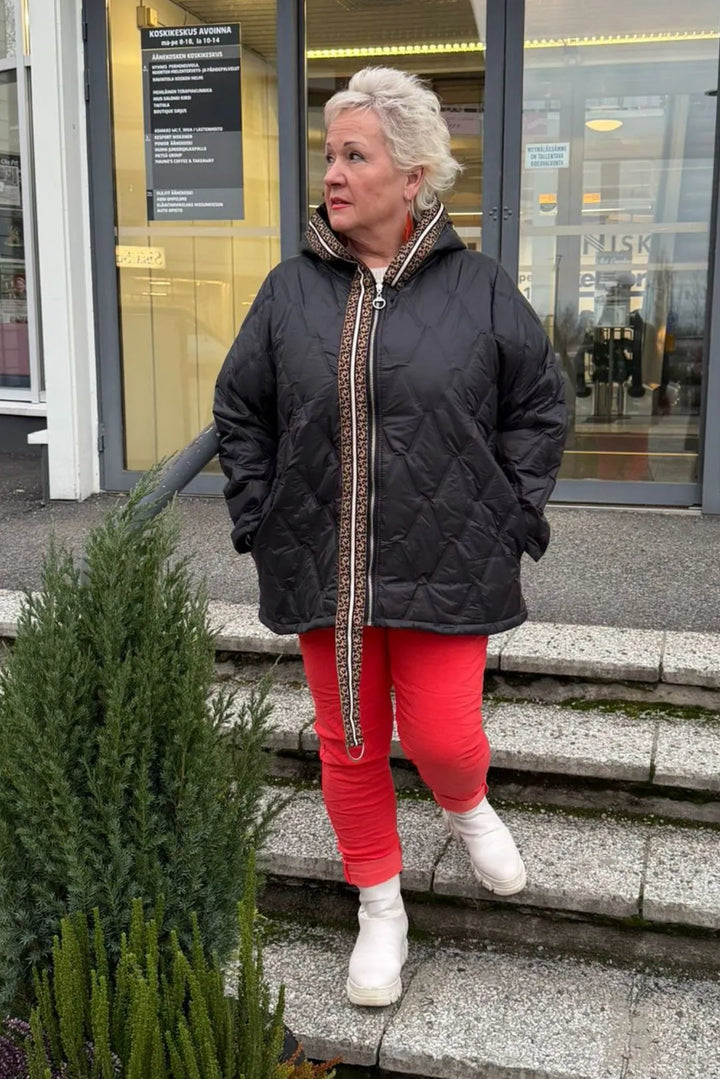 Kevyttoppatakki leonauhalla Henriikka