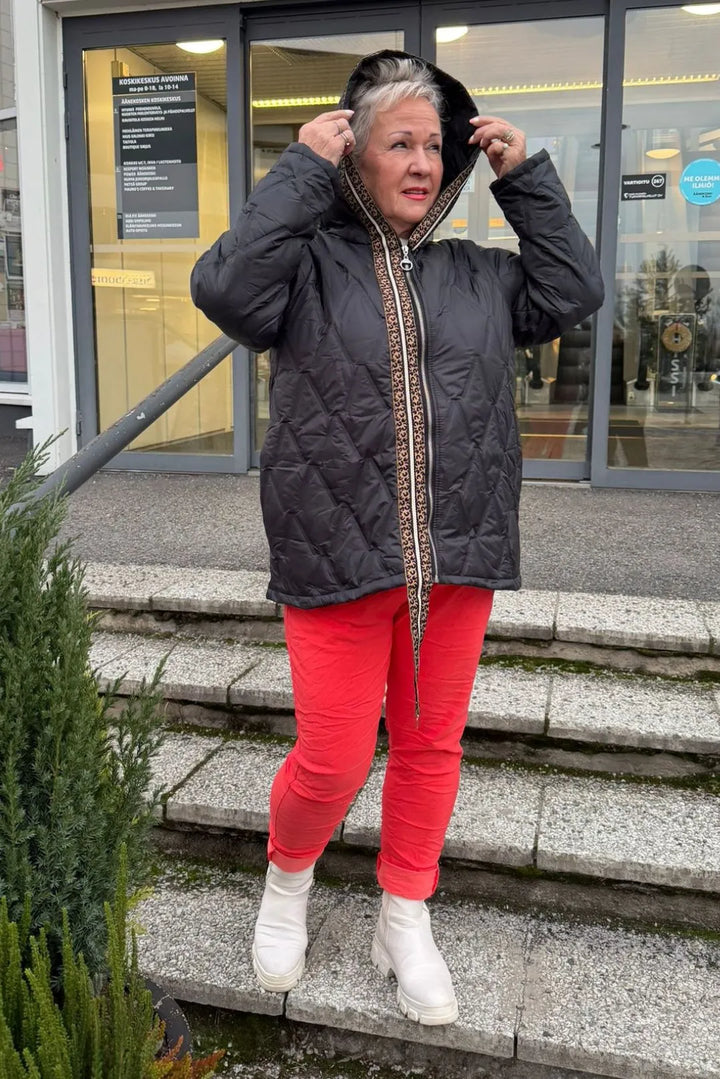 Kevyttoppatakki leonauhalla Henriikka