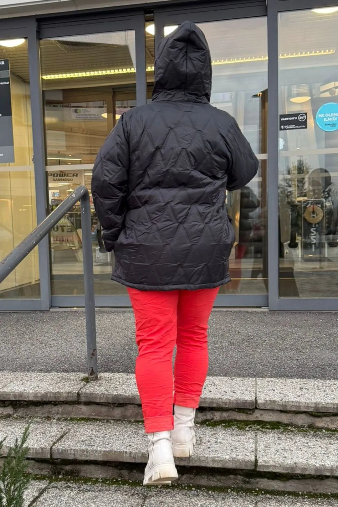 Kevyttoppatakki leonauhalla Henriikka