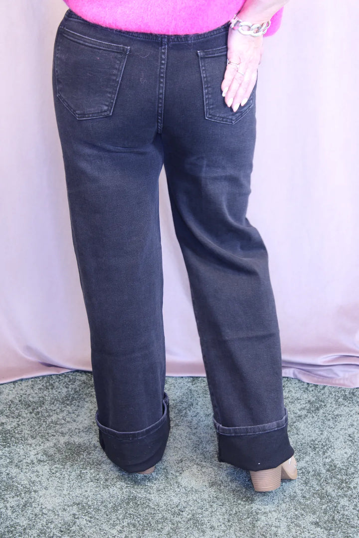 Leveälahkeiset farkut Eveliina