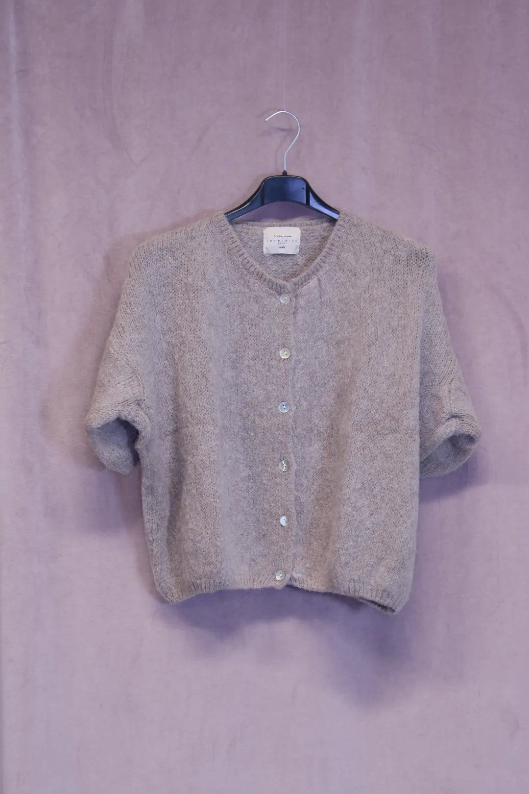 Lyhythihainen neule napeilla Martha