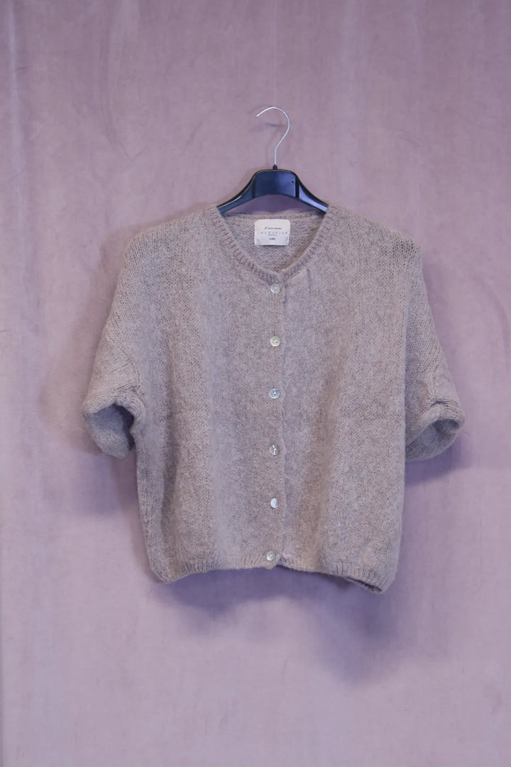 Lyhythihainen neule napeilla Martha