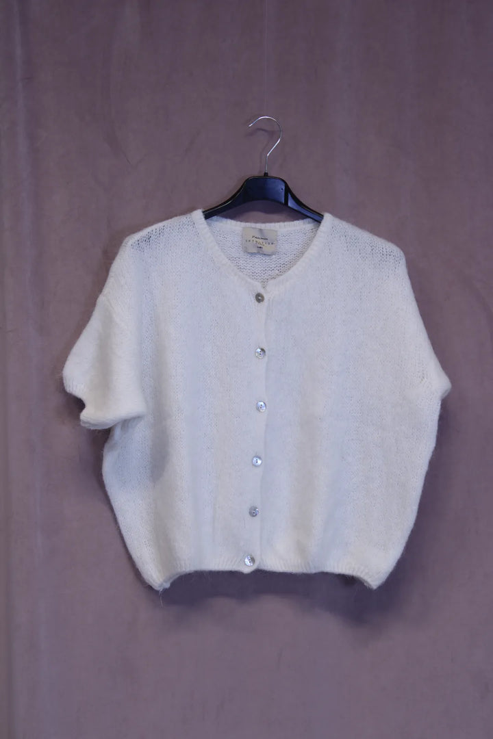 Lyhythihainen neule napeilla Martha