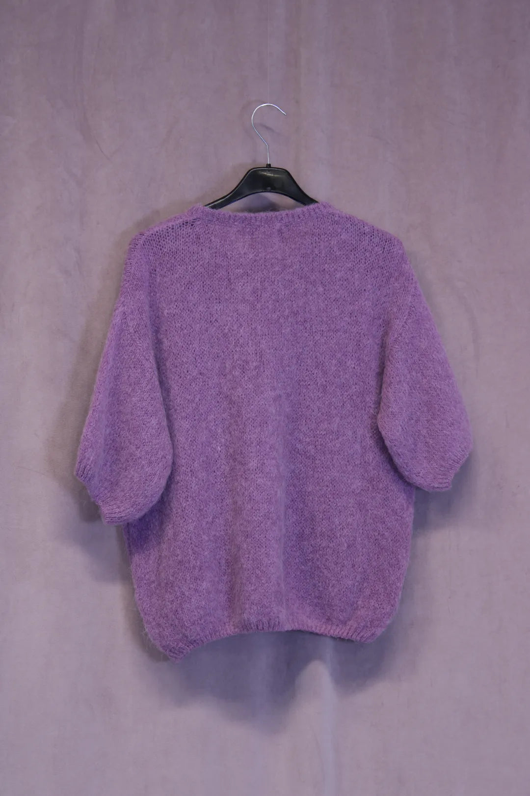 Lyhythihainen neule napeilla Martha