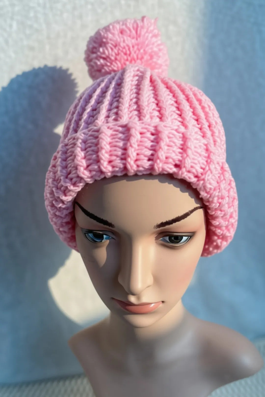 Neulottu pipo tupsulla – pinkki