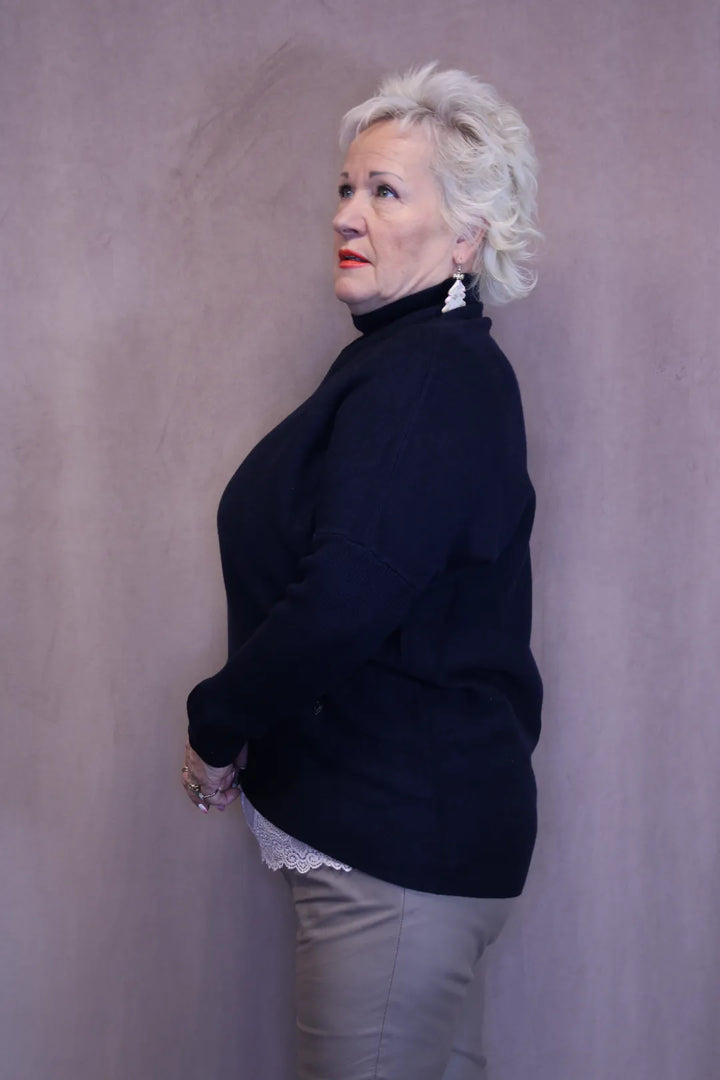 Neule kilpikonnakauluksella Saija