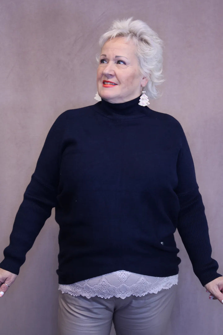 Neule kilpikonnakauluksella Saija