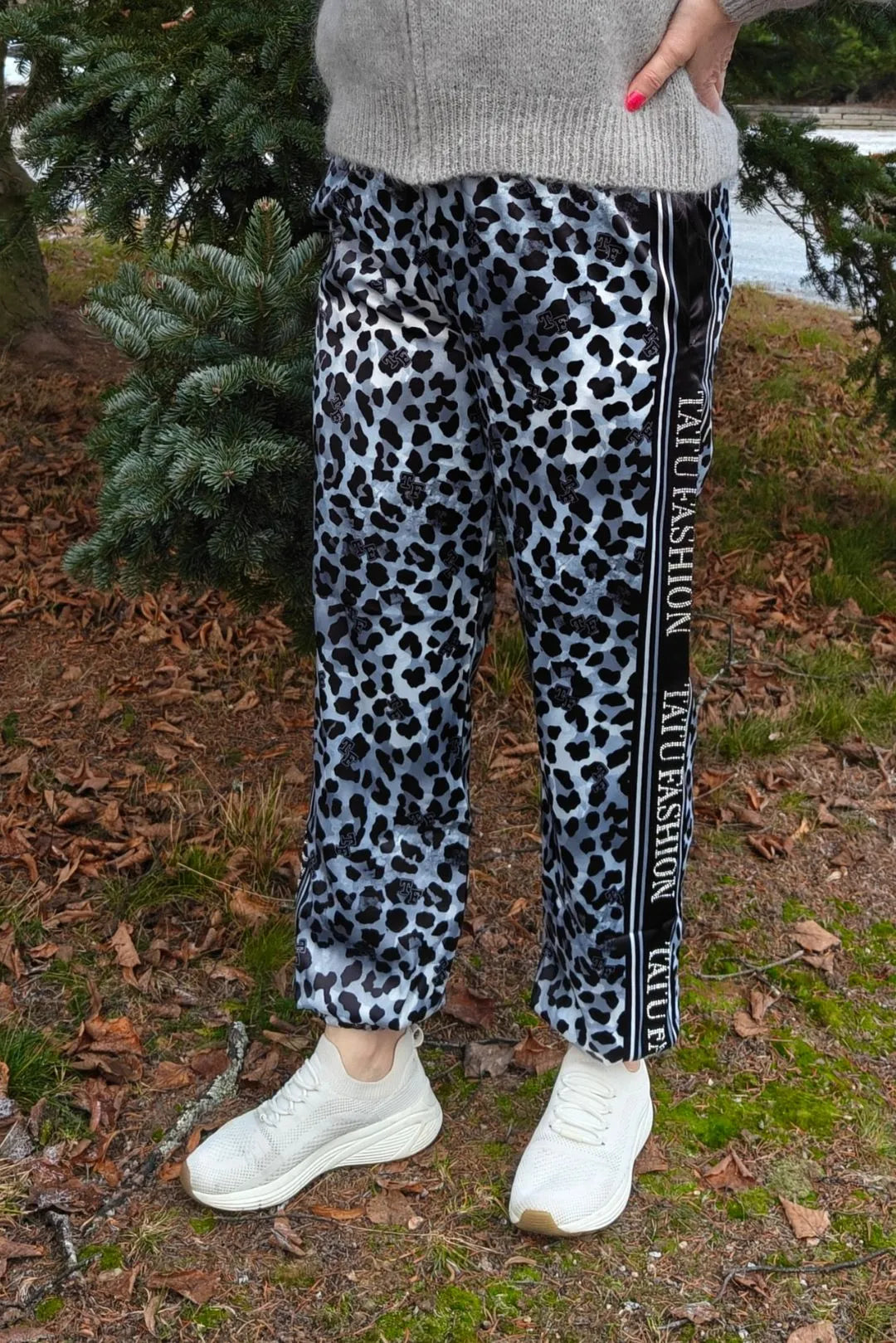 Satiinihousut leopardikuosilla // Piia