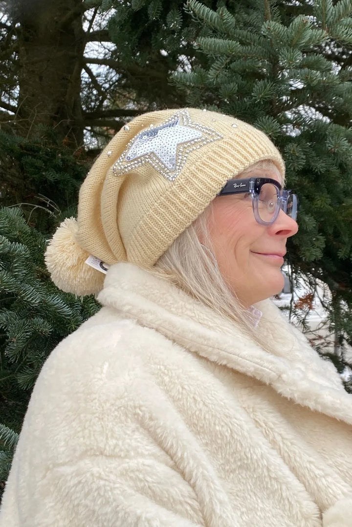 Tähtipipo tupsulla Nella