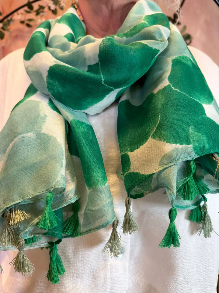 Huivi isolla pilkkukuosilla - Olivia